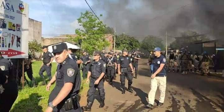 De terror: Desalojo en el Km 4 Acaray fue ¡una guerra! con heridos y detenidos