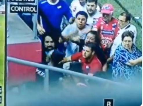 [VIDEO] Moquete en el “Arsenio Erico” tras la derrota de Nacional