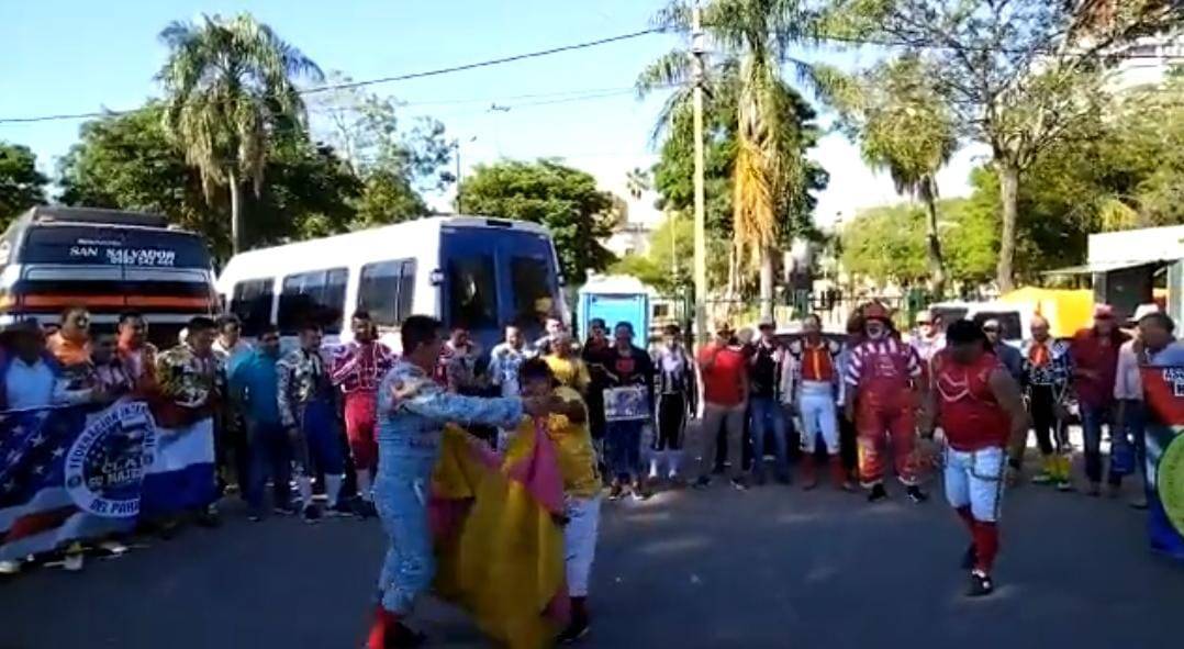 ¡Se ‘armó’ el ruedo frente al Congreso! Toreros se manifiestan en contra de ley que prohíbe torines