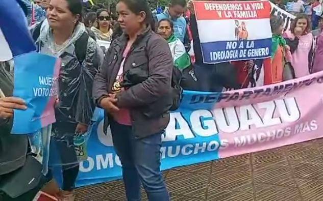 Padres se manifiestan en contra del plan de transformación educativa