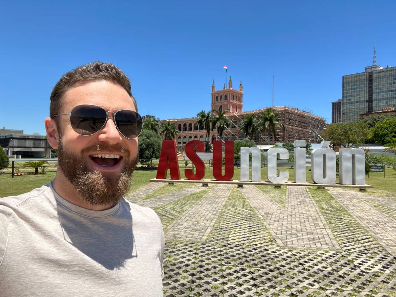 Actor de “The Walking Dead” se estuvo paseando por la Costanera de Asunción