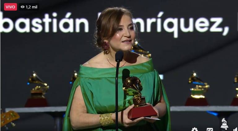 ¡Berta Rojas acaba de ganar el primer Premio Grammys para Paraguay!