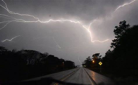 ¡Ñandejara! Anuncian lluvias, tormentas y más calor para este jueves