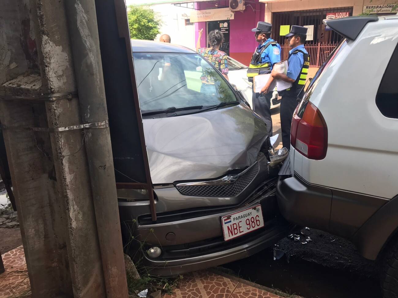 Conducía un auto prestado y ocasionó feroz accidente