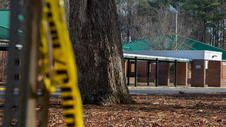 ¡Socorro! Un niño de 6 años disparó a su profesora