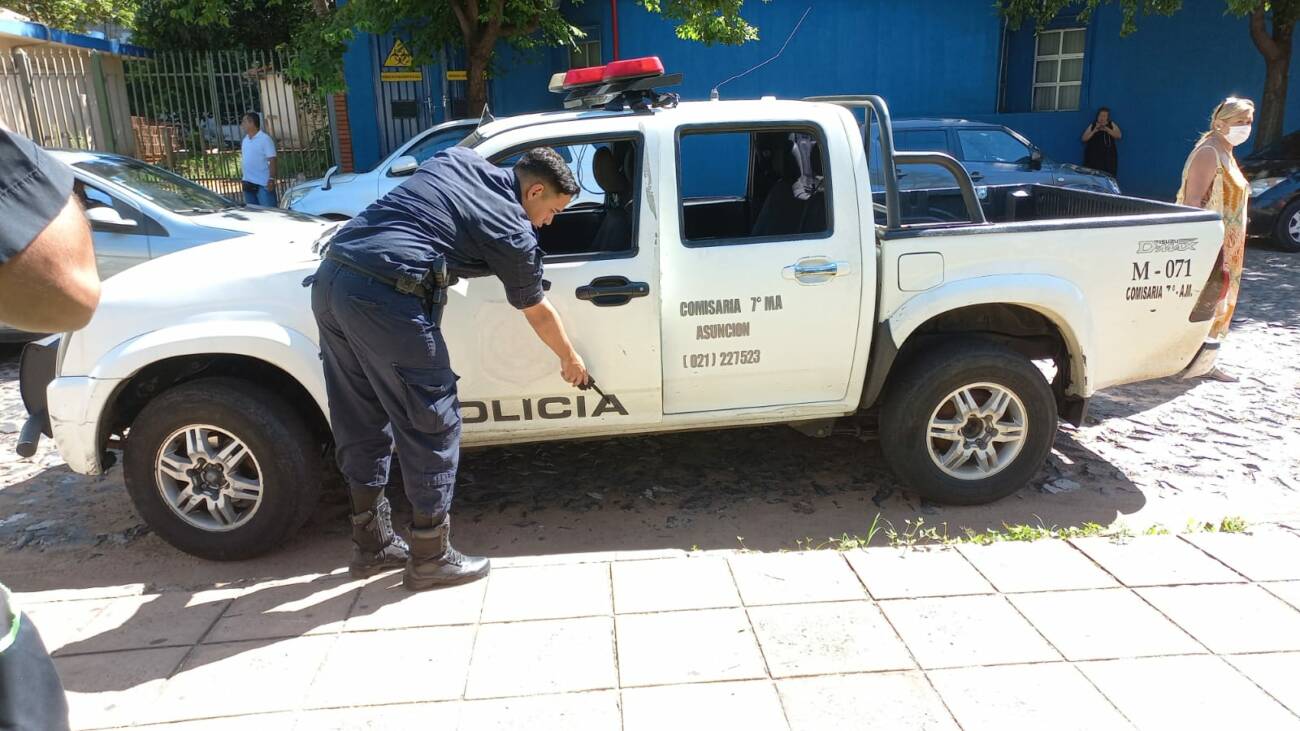 [VIDEO] Graban de lo alto de un edificio la balacera entre polis y delincuentes