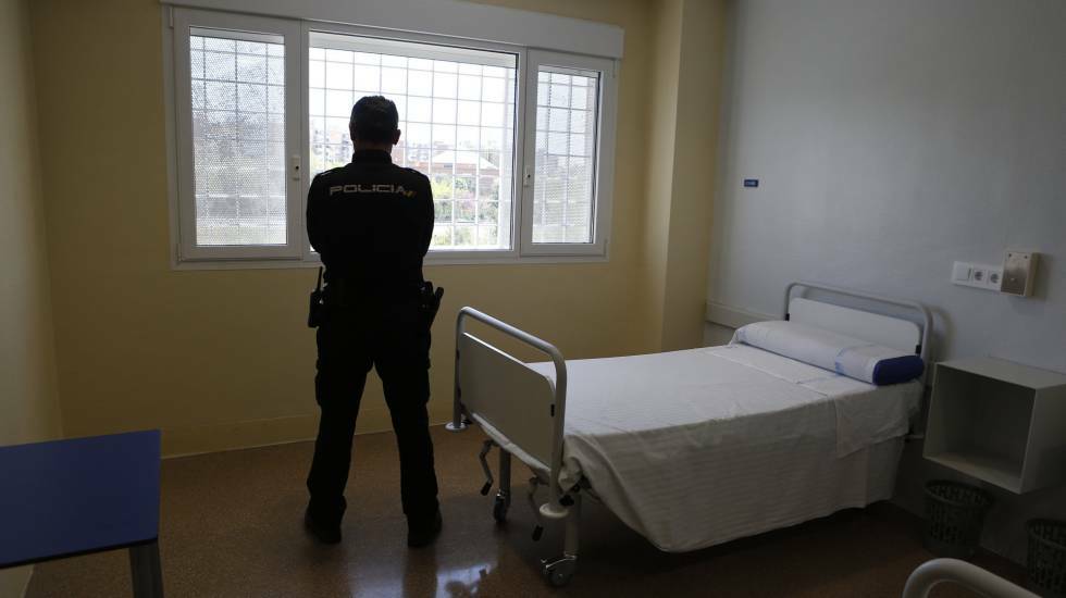 La policía no tienen autorización para hacer guardia en los hospitales ndaje