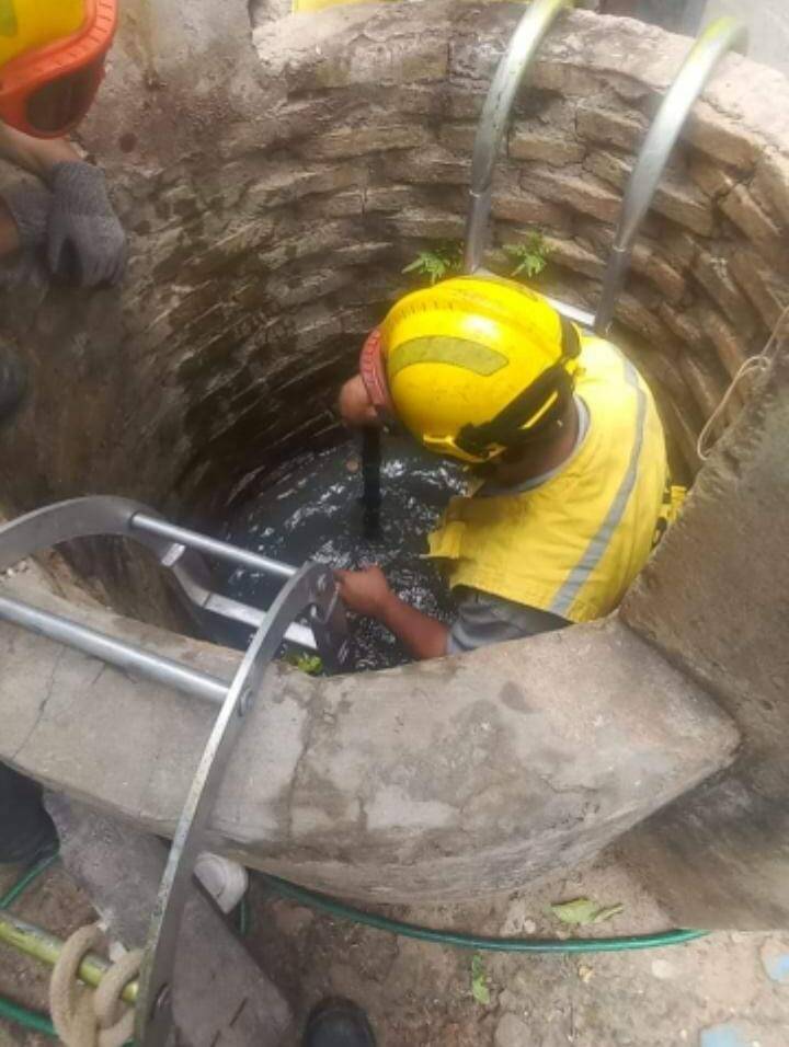 Hombre murió al caer a un pozo llenito de agua