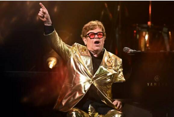 ¡Elton John sufrió un accidente casero!