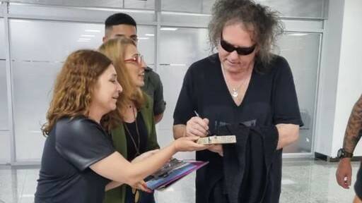 The Cure уже в Парагвае, посмотрите, что они попросили для своей гримерки!