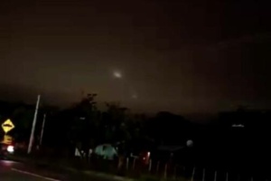 [VIDEO] Saltan más videos sobre las raras luces vistas en el cielo