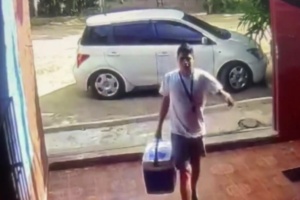 [VIDEO] Pillaron a ladrones porque uno de ellos se olvidó de ponerse su tapabocas