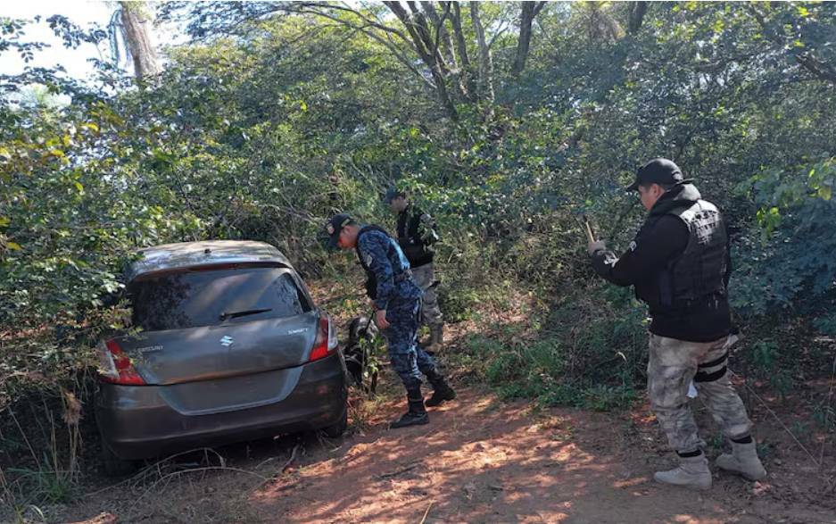 Tras persecución mbarete, polis recuperan auto robado a conductor de Bolt