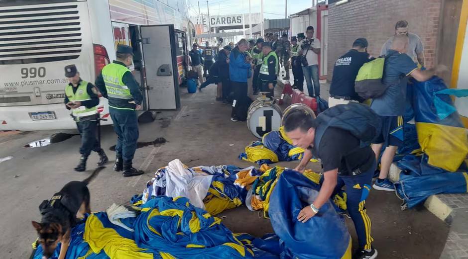 Llegó la «12» y trajeron ere erea: atendé todo lo que se encontró en los buses con hinchas de Boca