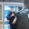 [VIDEO] Acusan a poli de querer robar carne de un local comercial