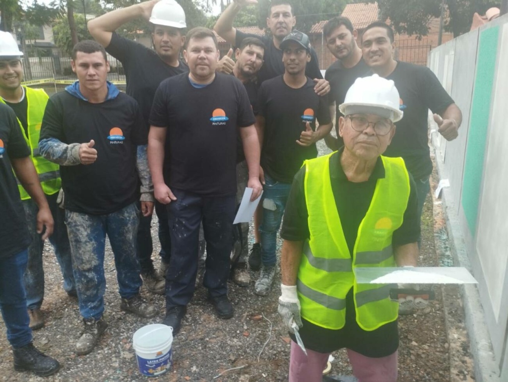 Tiene 77 años: el abuelito pintor de obras que sigue haciendo «lo que más le gusta»