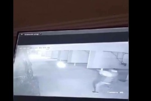 [VIDEO] Malevos entraron a un motel y «seguridá» les hizo correr a balazos