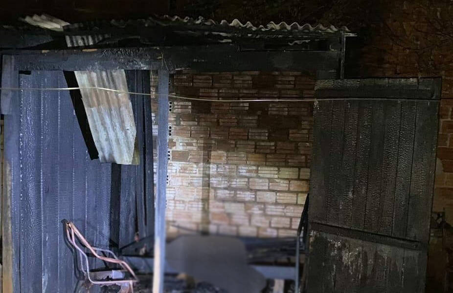 ¡Terrible!: Fuego consumió por completo una casa y un don que estaba dentro falleció