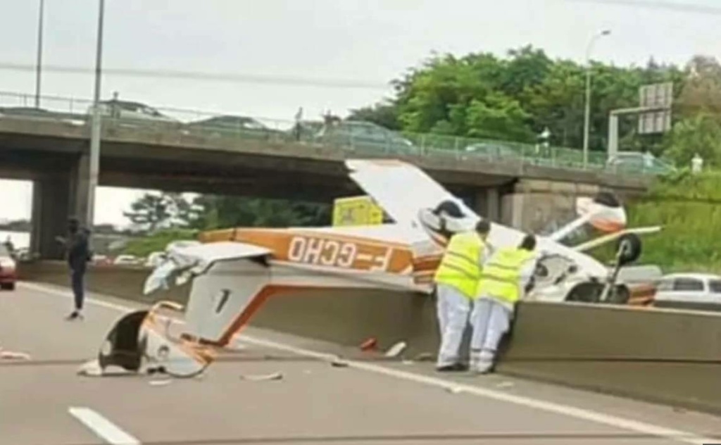 Avioneta cayó a tierra impactando contra el medio de una autopista que lleva a París: 3 muertes