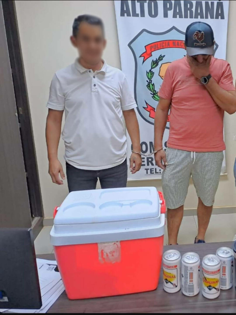 “Cayeron” una conservadora, varias latas y dos hermanos: manejaba sin licencia y el otro iba chupado