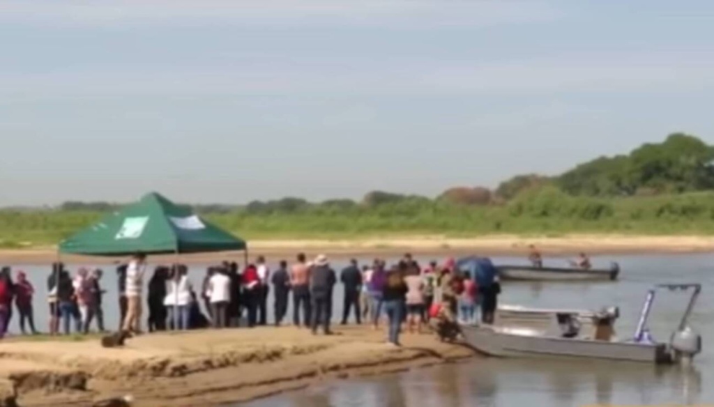 Fuerte dolor: buscaban los cuerpos de los adolescentes y flotaron dos frente a ellos