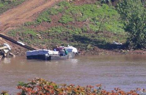 ¡De película!: quería meter contrabando desde puerto clandestino pero fue asaltado por policías falsos