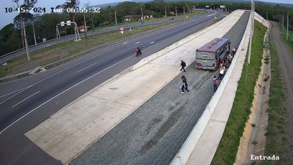 Rampa de emergencia evitó desgracia: colectivo sin frenos se fue a meter ahí y todo quedó en susto