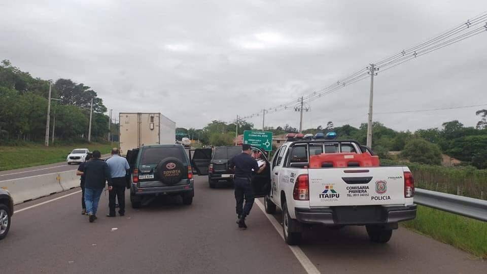 Militar manejaba camioneta purete, pero… ¡era robada a un policía!; ¿para qué la iban a usar?