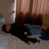 El “bello durmiente” entró a una casa, la cama estaba muy buena y ¡“tumbó”!: se lo llevó la poli