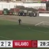 [VIDEOS] Chutó un penal, metió un golazo pero… tiró el arco abajo y el árbitro decidió expulsarlo
