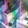 ¡Se “chupó” la escalinata! Que alguien le explique que los autos no tienen pies, los autos… ¡no tienen pies!
